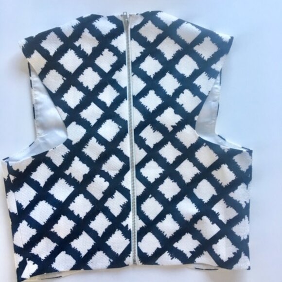 Blaque Label crop top in black and white pattern with zipper back in size xs - Picture 6 of 9